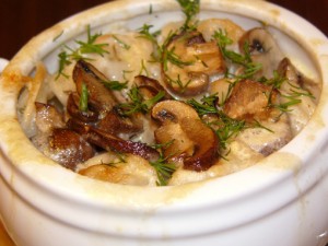 pelmeni s gribami i sirom Пельмени в горшочке с сыром