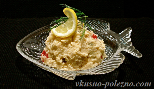 Тунец с овощами и майонезом распределить салат такими горками - то его вполне хватит на 4 больших порции, и еще останестя по 1 столовой ложки (с верхом) на добавку