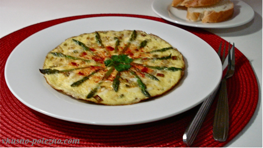 Омлет со спаржей (с луком и сыром) И - неважно, какие специи добавить к омлету - паприку, перец, травы и т.д. - самый главный вкус дает омлету -- спаржа, -- необыкновенный и незабываемый.
