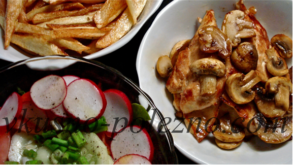 Курица с грибами, жареной картошкой и салатом - ароматное,  вкусное трио - прекрасно  дополняет друг друга, - приятно звучит, хорошо смотрится   и  с успехом выступает на сцене обеденного  стола.