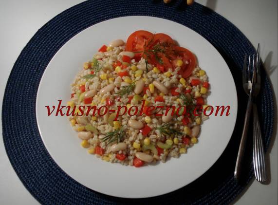 Перловая каша (с кукурузой и фасолью) Перловая каша с овощами, кукурузой и фасолью, - это вкусно и полезно.