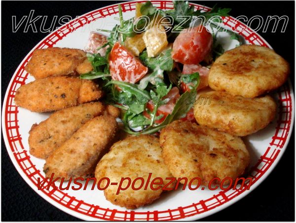 Картофельные котлеты и жареный лосось