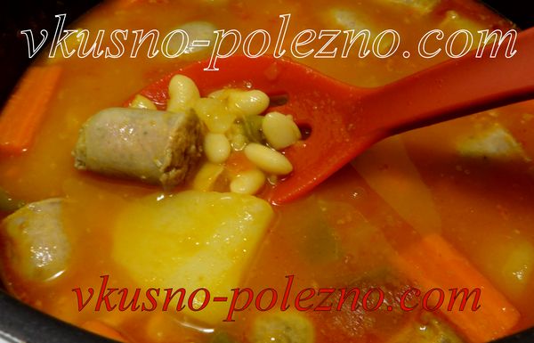 Сытный суп с колбасками и фасолью Сытный суп с колбасками и фасолью